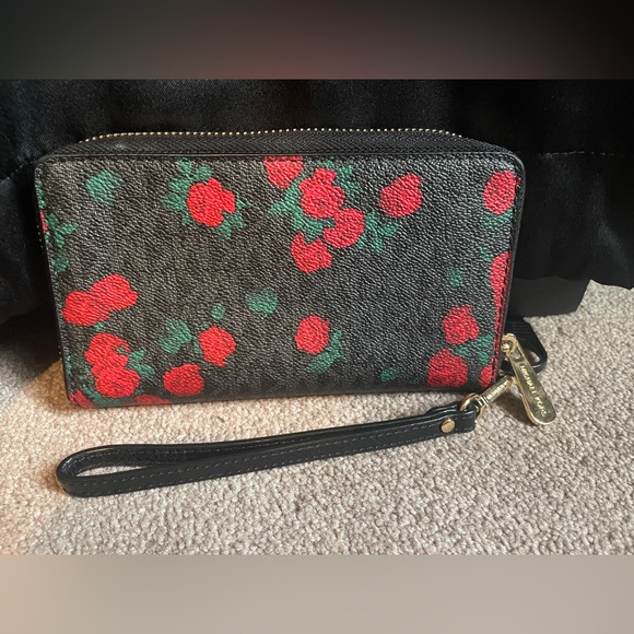 Michael Kors Wristlet Wallet - Picture 2 of 3